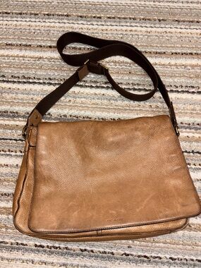 2013 Coach Bleecker Tan Pebbled Leather Courier Messenger Bag unisex